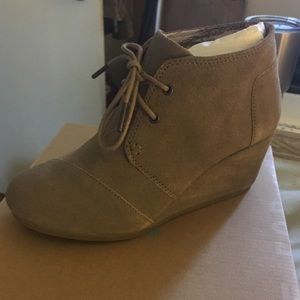 Toms - Suede Booties